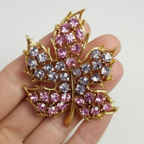 Vintage Pink Purple Rhinestone Leaf Shape Brooch Pastel Gold Tone Setting Estate - Picture 6 of 6